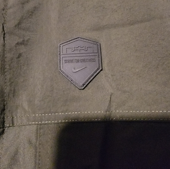 Nike Lebron Jacket Protect Mens Size XL Sequoia  AT3902-355 Loose Fit - Picture 4 of 8